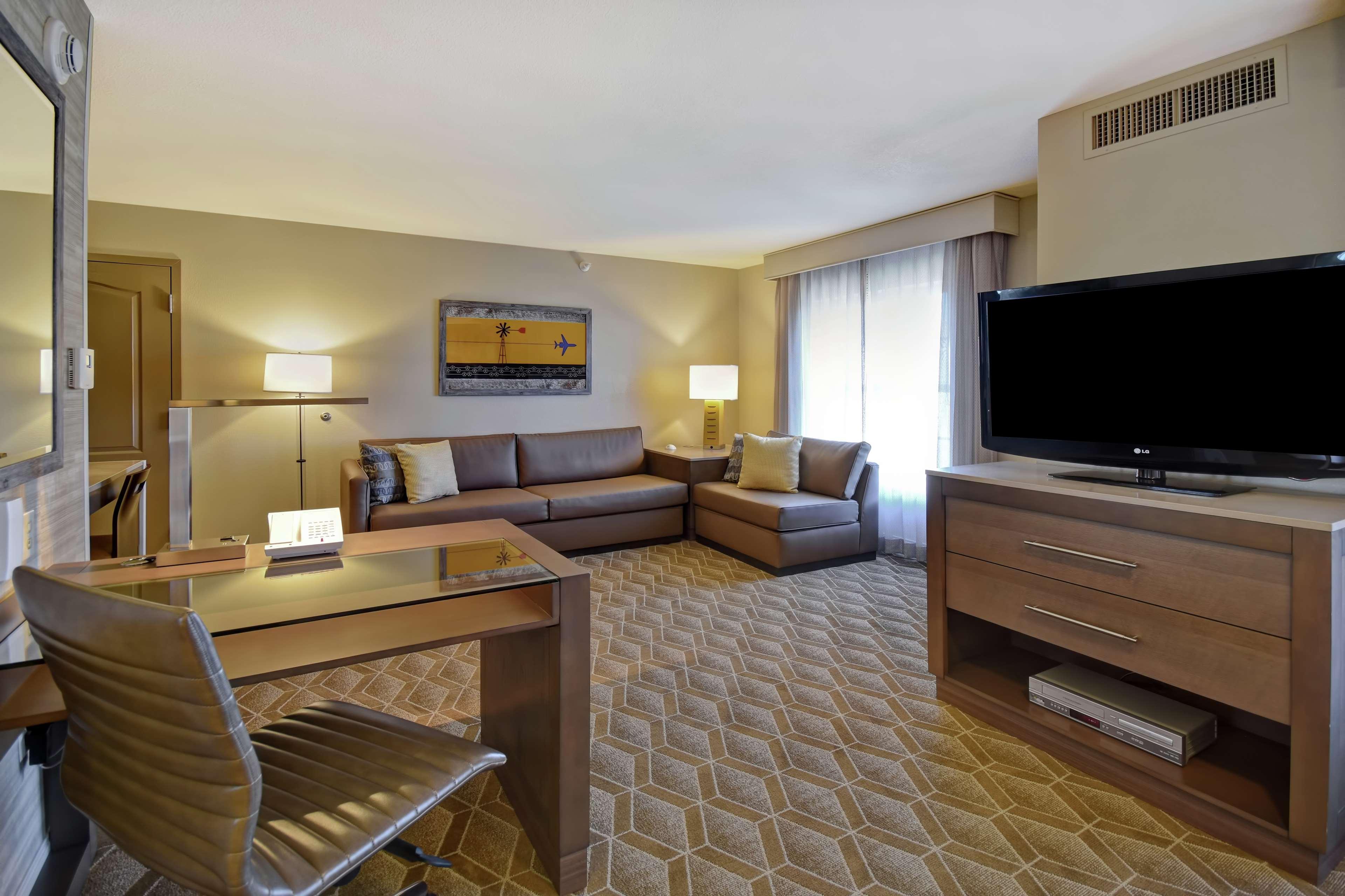 Homewood Suites By Hilton At The Waterfront Wichita Kültér fotó